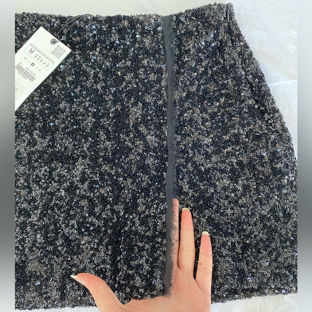 Zara Black Sequin Mini party Skirt mid waist Slit hem ZW Collection size S NWT - Picture 4 of 16